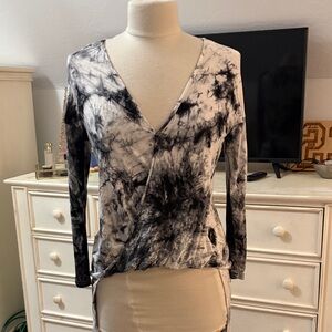 Lulumari Black & White Tie-Dye Wrap V-Neck Long Sleeve Top